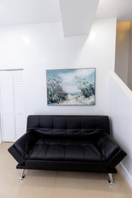 Comfortable 4Br Townhome At Calle 8 ไมอามี ภายนอก รูปภาพ