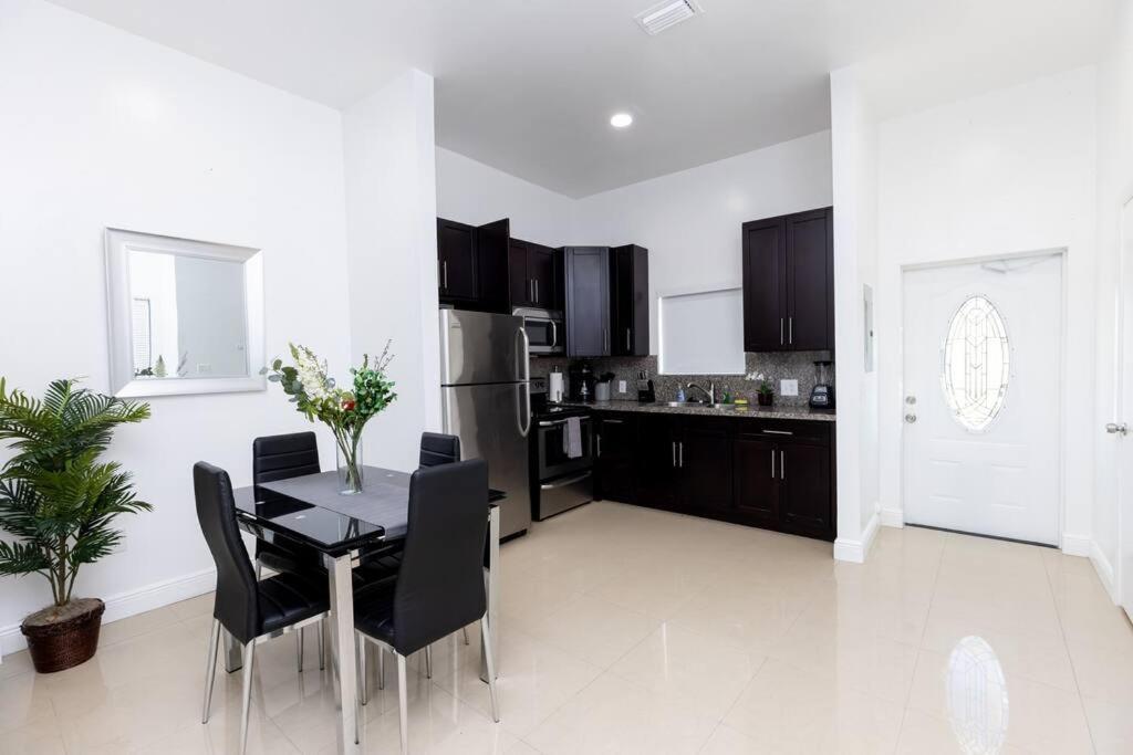 Comfortable 4Br Townhome At Calle 8 ไมอามี ภายนอก รูปภาพ