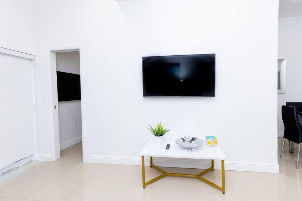 Comfortable 4Br Townhome At Calle 8 ไมอามี ภายนอก รูปภาพ